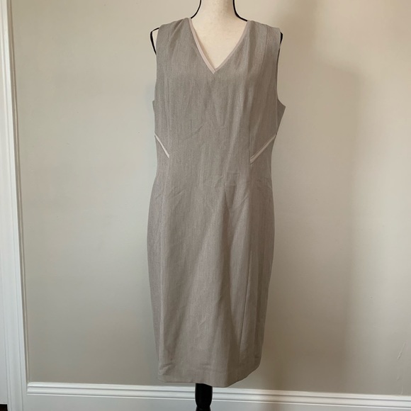 Tahari Dresses & Skirts - TAHARI sheath dress